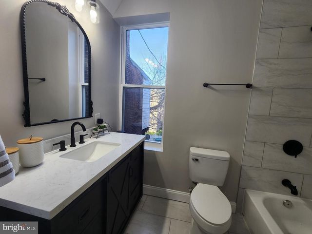 1136 N CAREY ST, Baltimore, MD 21217