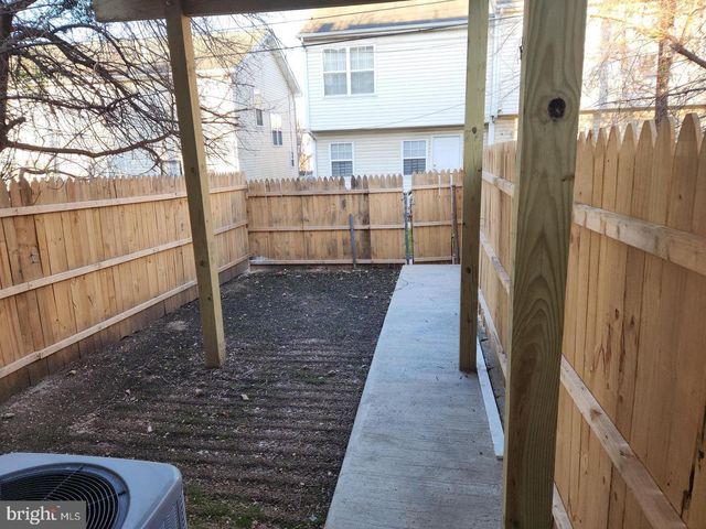 1136 N CAREY ST, Baltimore, MD 21217