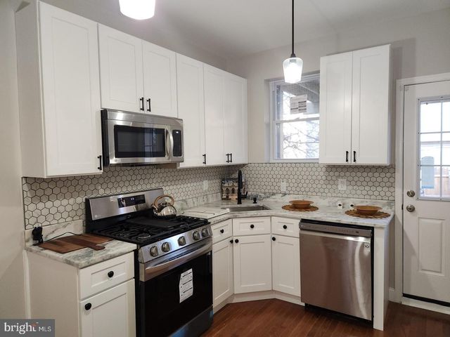 1136 N CAREY ST, Baltimore, MD 21217