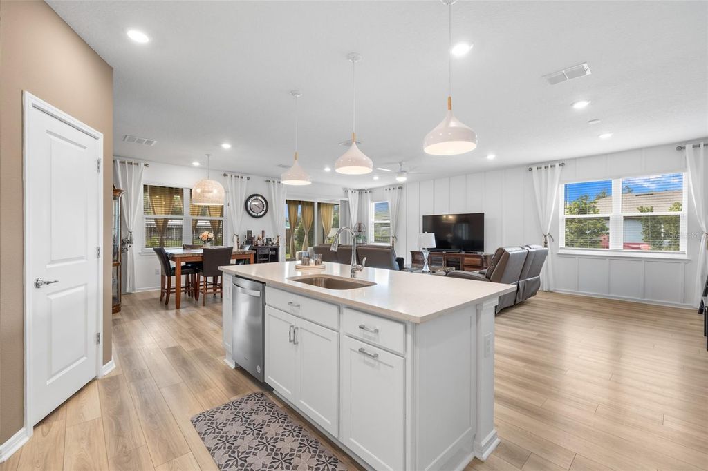 Image 17 of property listing at 783 LITTLE CLOUD PLACE, Valrico, FL 33594