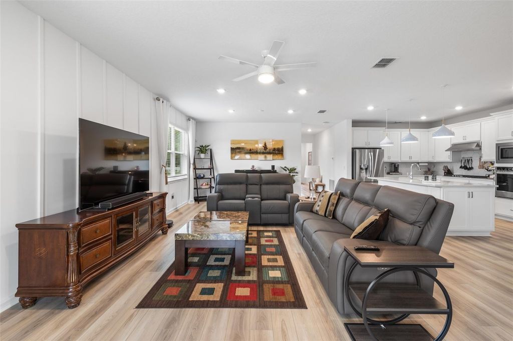 Image 4 of property listing at 783 LITTLE CLOUD PLACE, Valrico, FL 33594