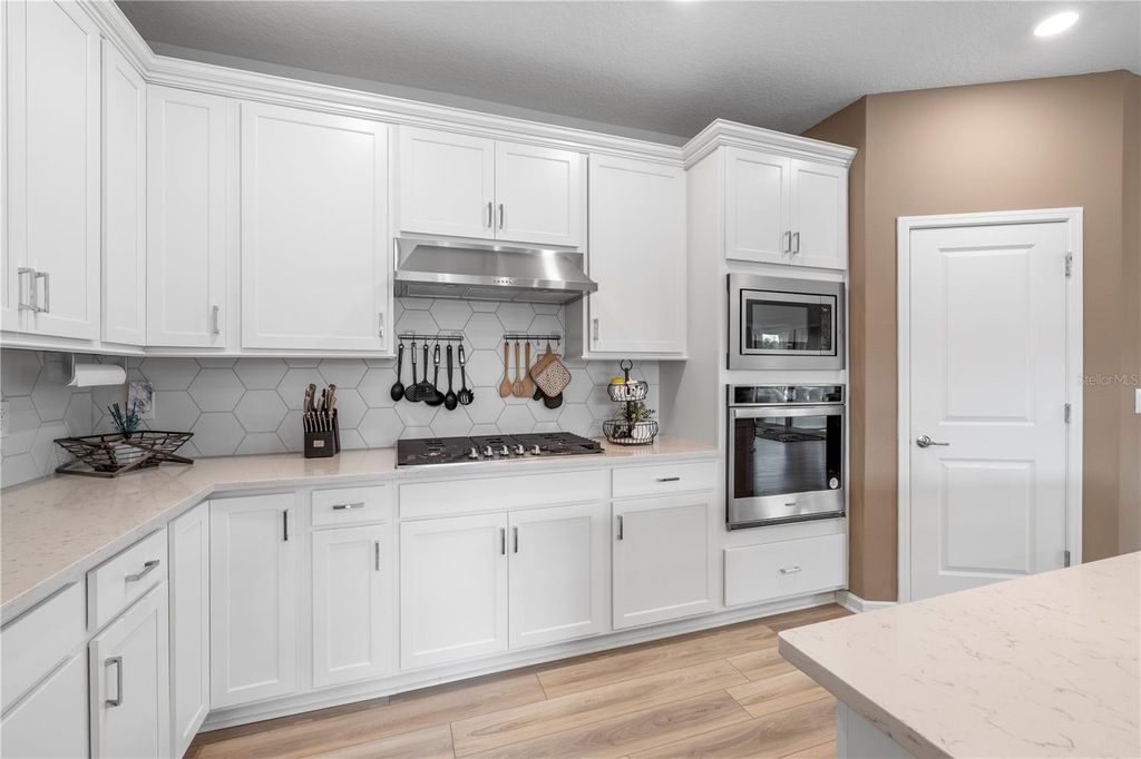 Image 9 of property listing at 783 LITTLE CLOUD PLACE, Valrico, FL 33594