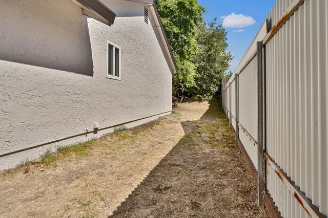 7225 La Tour Dr, Sacramento, CA 95842
