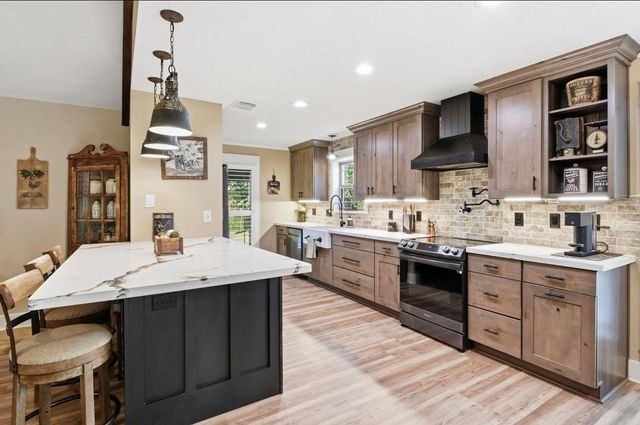 486 Hickory Creek Road, Bellville, TX 77418
