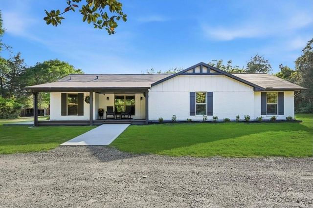486 Hickory Creek Road, Bellville, TX 77418