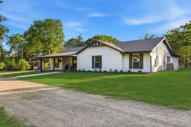 486 Hickory Creek Road, Bellville, TX 77418