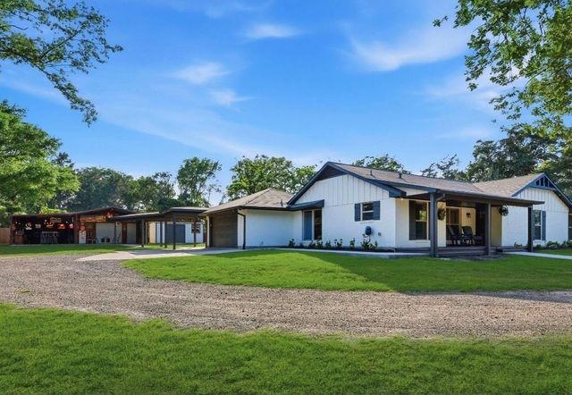 486 Hickory Creek Road, Bellville, TX 77418
