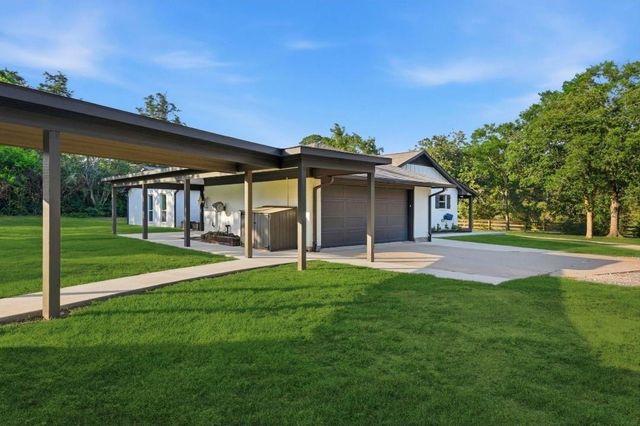 486 Hickory Creek Road, Bellville, TX 77418