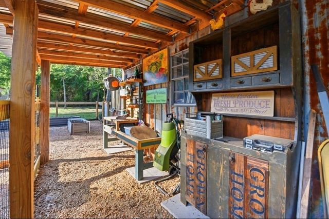 486 Hickory Creek Road, Bellville, TX 77418