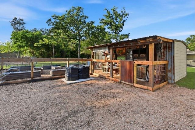 486 Hickory Creek Road, Bellville, TX 77418