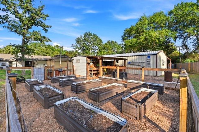 486 Hickory Creek Road, Bellville, TX 77418