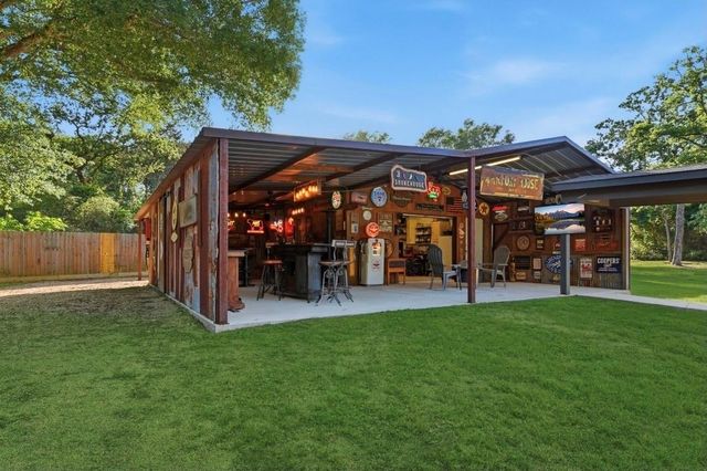 486 Hickory Creek Road, Bellville, TX 77418