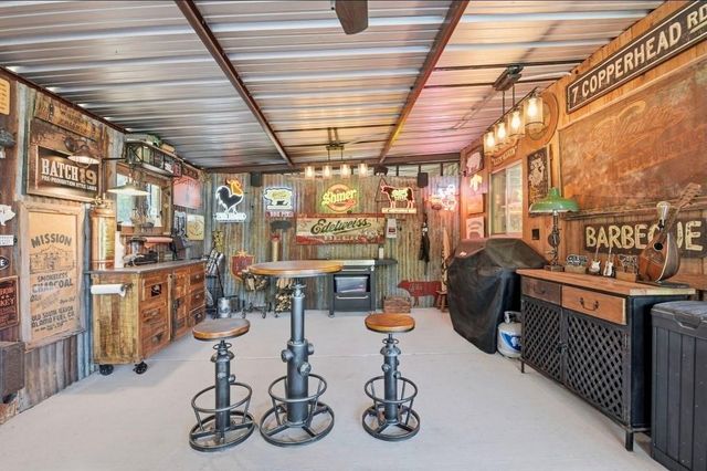 486 Hickory Creek Road, Bellville, TX 77418