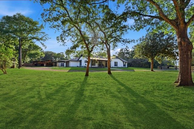 486 Hickory Creek Road, Bellville, TX 77418