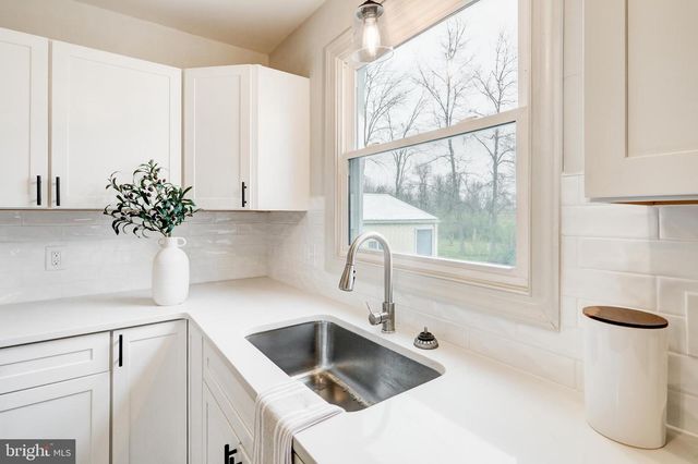 1965 GREENBRIAR RD, York, PA 17404