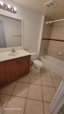 6533 Emerald Dunes Drive 205, West Palm Beach, FL 33411