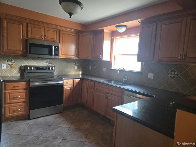 22750 Purdue Avenue, Farmington Hills, MI 48336