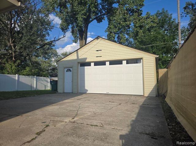22750 Purdue Avenue, Farmington Hills, MI 48336