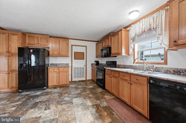 47 MAKENNA AVE, New Holland, PA 17557