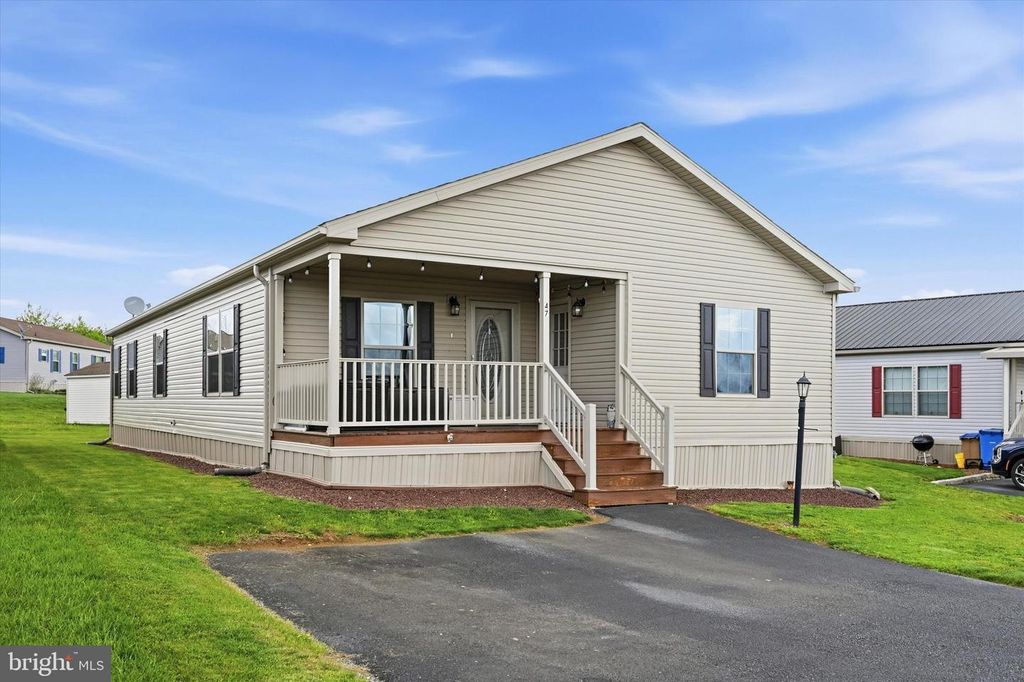 47 MAKENNA AVE, New Holland, PA 17557