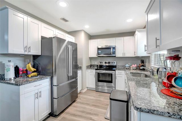 6410 N 44TH STREET, Tampa, FL 33610