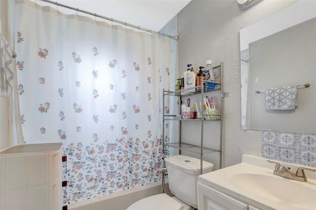 6410 N 44TH STREET, Tampa, FL 33610