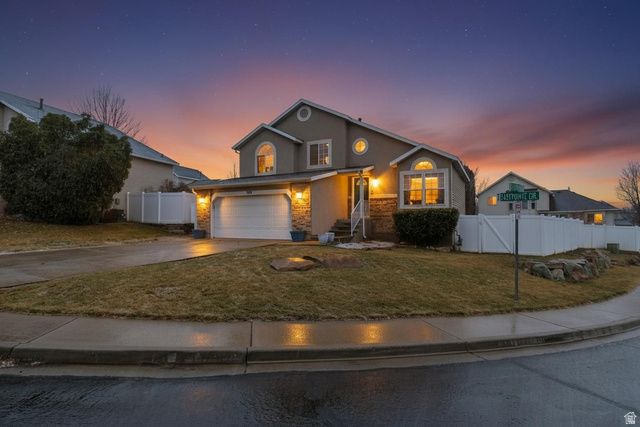 558 EASTPOINTE CIR, North Salt Lake, UT 84054