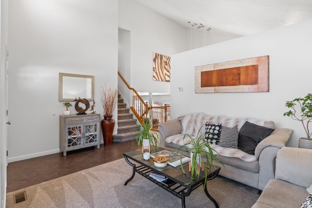 558 EASTPOINTE CIR, North Salt Lake, UT 84054