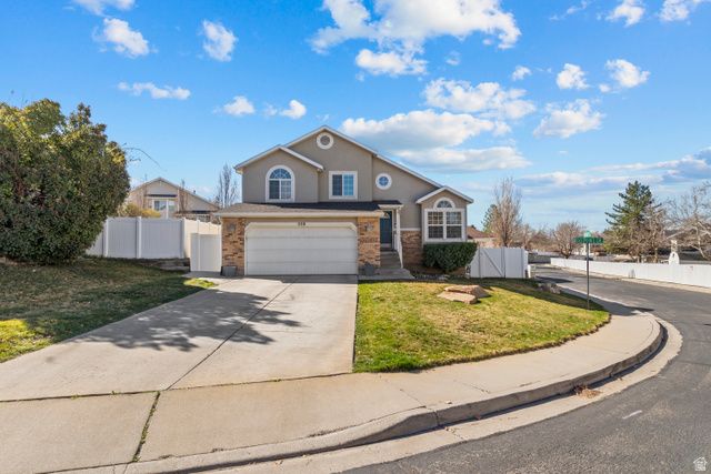 558 EASTPOINTE CIR, North Salt Lake, UT 84054