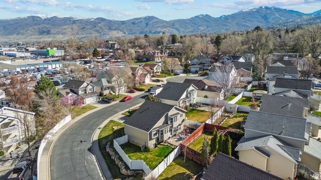 558 EASTPOINTE CIR, North Salt Lake, UT 84054