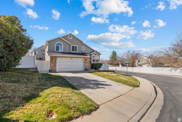 558 EASTPOINTE CIR, North Salt Lake, UT 84054