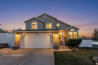 558 EASTPOINTE CIR, North Salt Lake, UT 84054