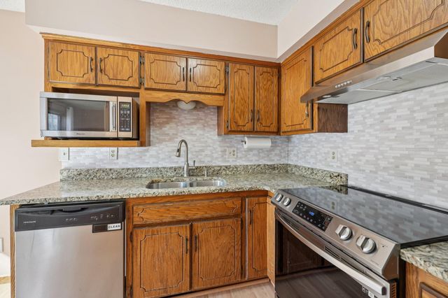 302 Sidney Street E, Saint Paul, MN 55107