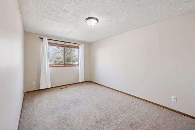 302 Sidney Street E, Saint Paul, MN 55107