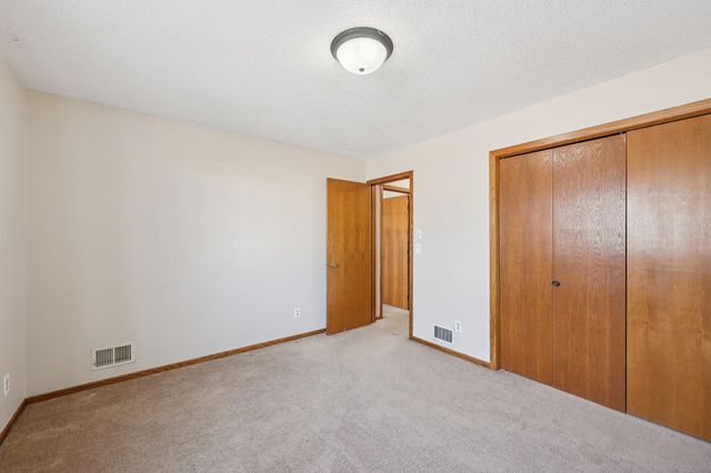 302 Sidney Street E, Saint Paul, MN 55107