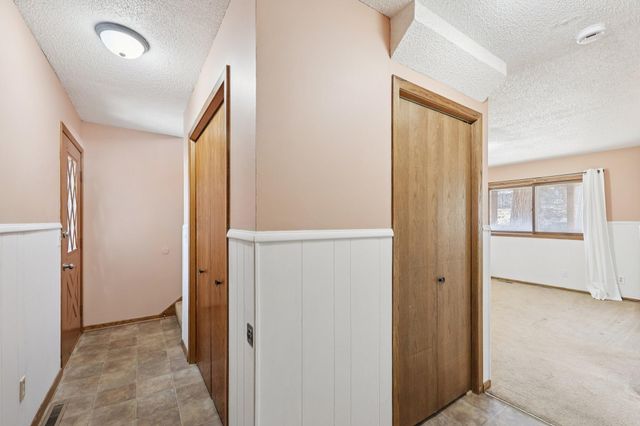 302 Sidney Street E, Saint Paul, MN 55107