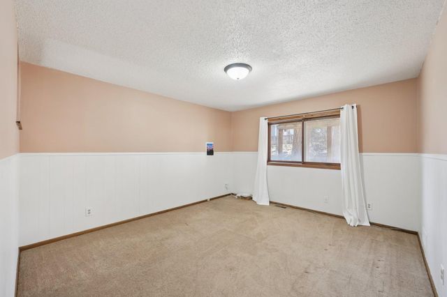 302 Sidney Street E, Saint Paul, MN 55107