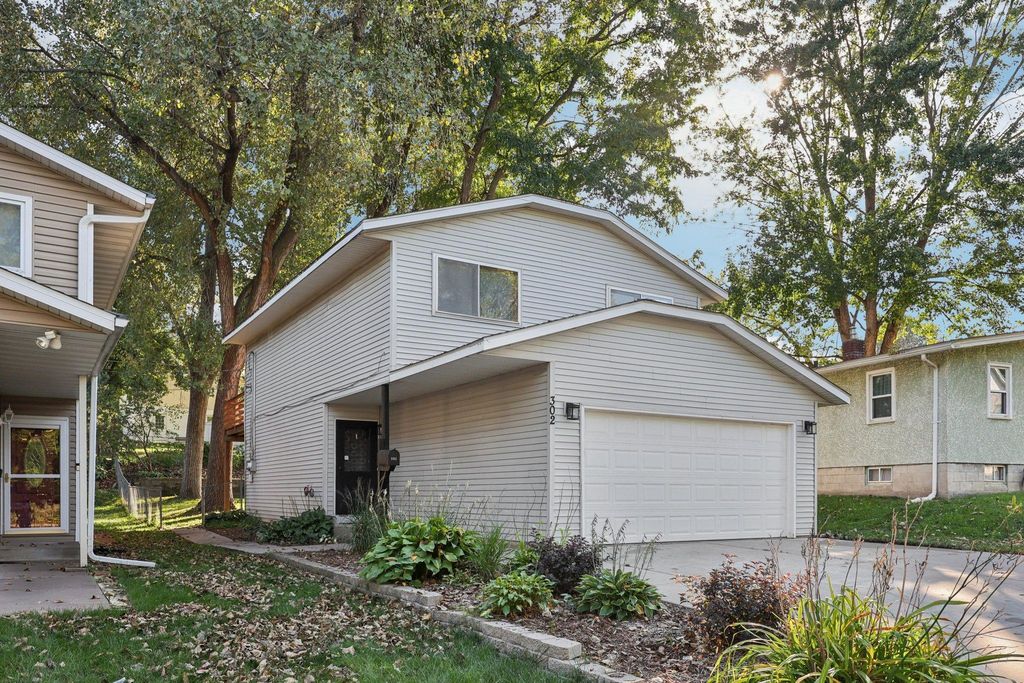 302 Sidney Street E, Saint Paul, MN 55107