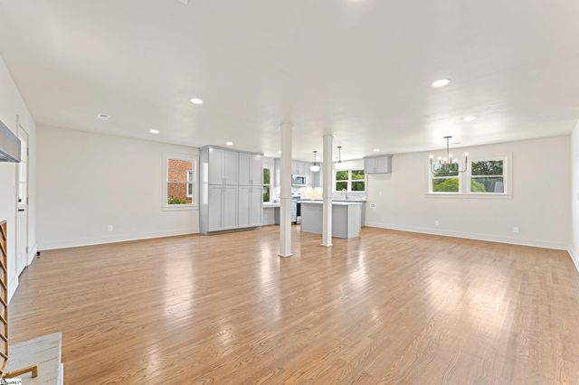 28 Kendal Green Drive, Greenville, SC 29607
