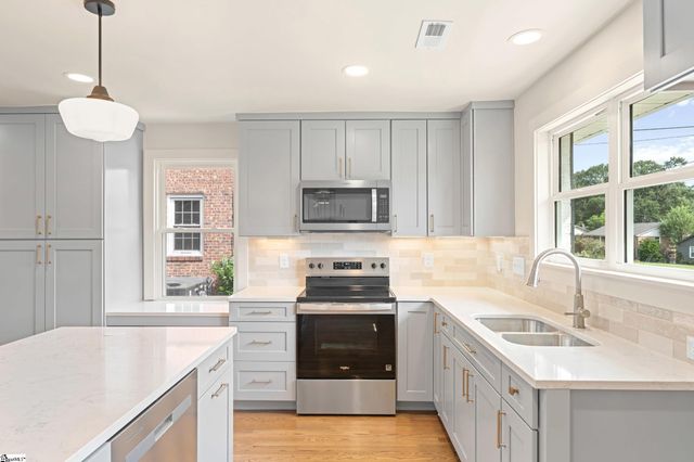 28 Kendal Green Drive, Greenville, SC 29607