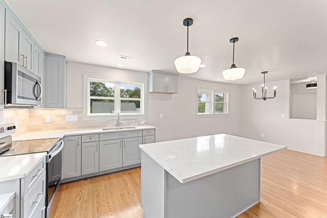 28 Kendal Green Drive, Greenville, SC 29607