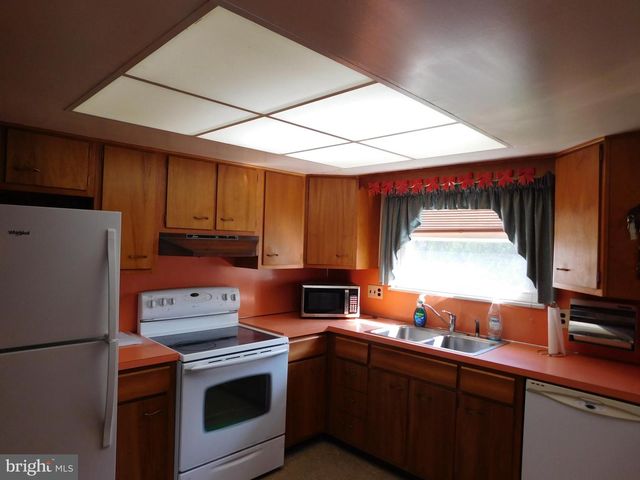 114 CUMBERLAND AVE, Tamaqua, PA 18252