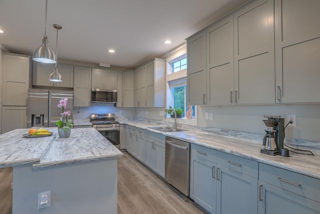 19 Edge Of Woods Road, Tijeras, NM 87059