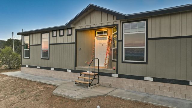 19 Edge Of Woods Road, Tijeras, NM 87059