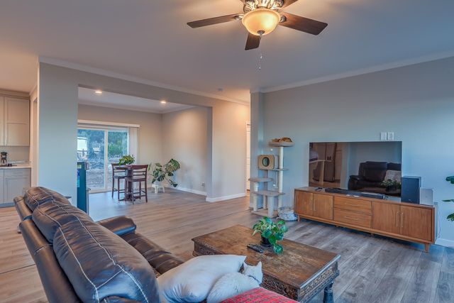 19 Edge Of Woods Road, Tijeras, NM 87059