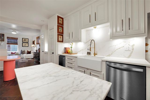 1305 Postoffice, Galveston, TX 77550