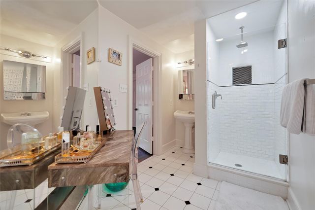 1305 Postoffice, Galveston, TX 77550