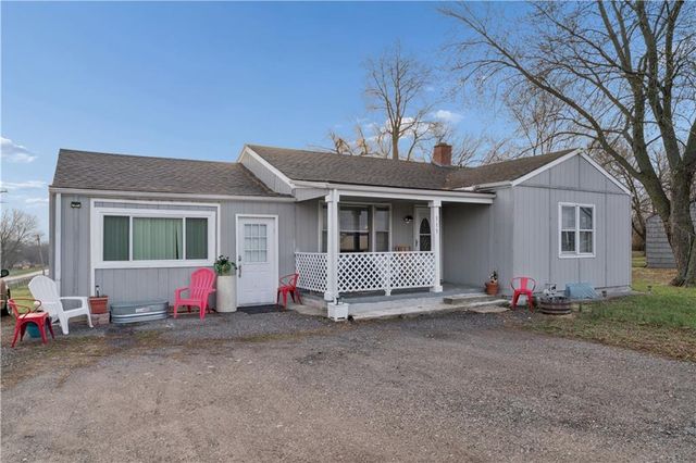 113 N Broadway Street, Oak Grove, MO 64075