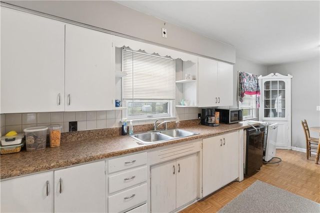 113 N Broadway Street, Oak Grove, MO 64075