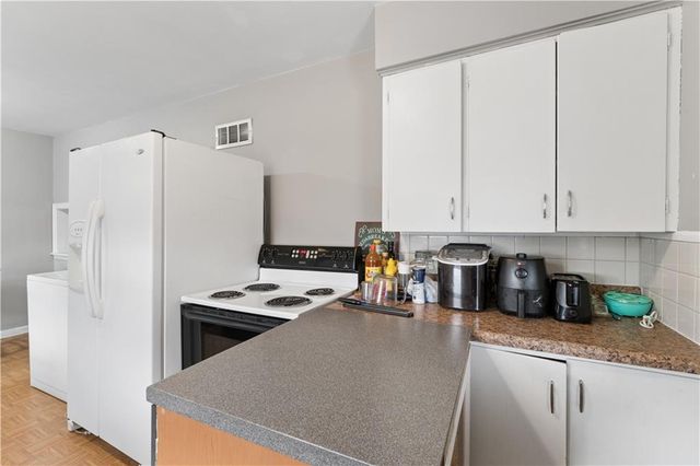 113 N Broadway Street, Oak Grove, MO 64075